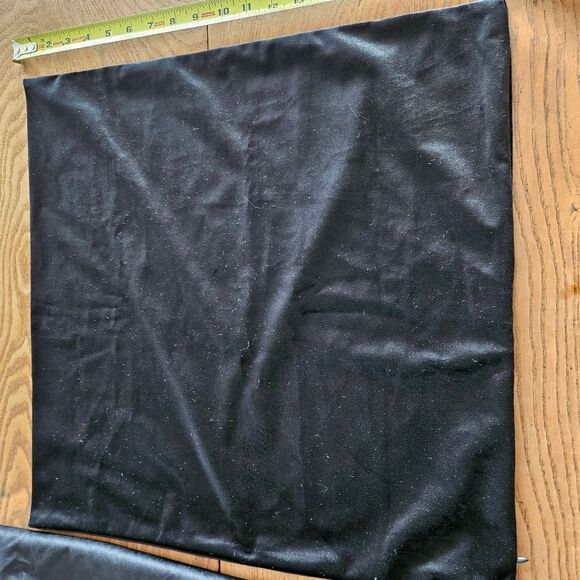 Set of 2 Black Velvet Pillow Covers 19.5″ | Soft Zippered Accent Pillows NEW - Picture 5 of 9